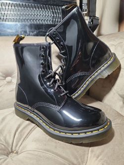 Dr. Martens Shiny Patent Leather 8 eye Lase Up Boots Bouncing Soles