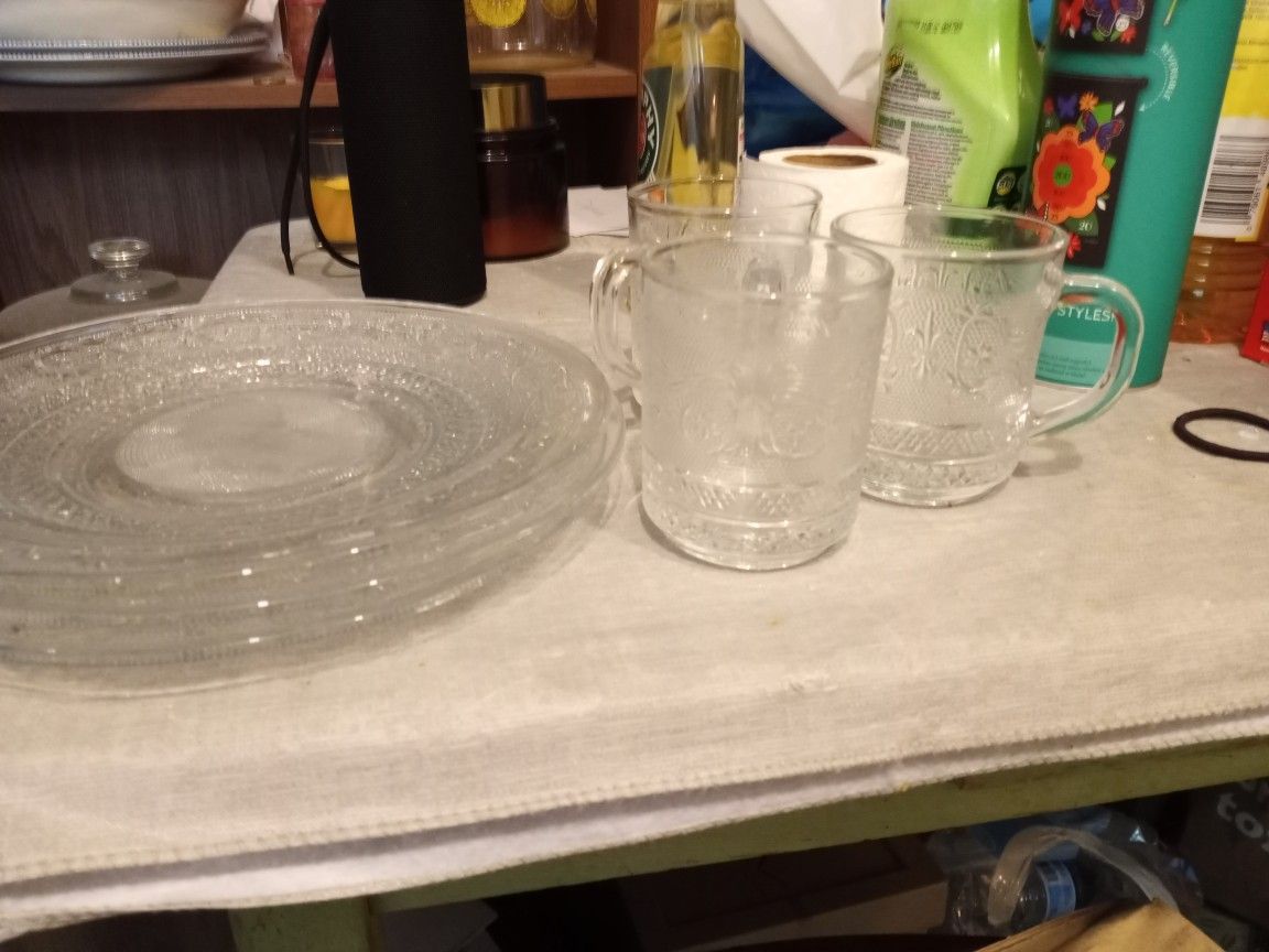 Durable Crystal Ware Set Of 4.