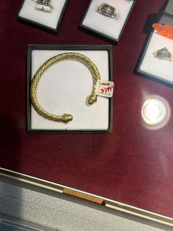 Bangle bracelet