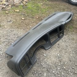 03-06 Silverado Dash Pad And Bezel