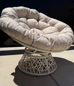 Wicker Papasan Chair with 360-degree Swivel, Beige Cushion and Brown Frame. Indoor and Outdoor Use