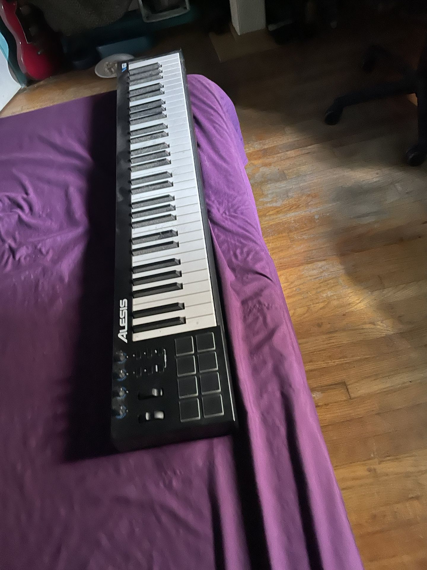 Alesis v61 MIDI Keyboard