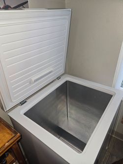 Insignia 5.0 Cu. Ft Garage ready chest freezer