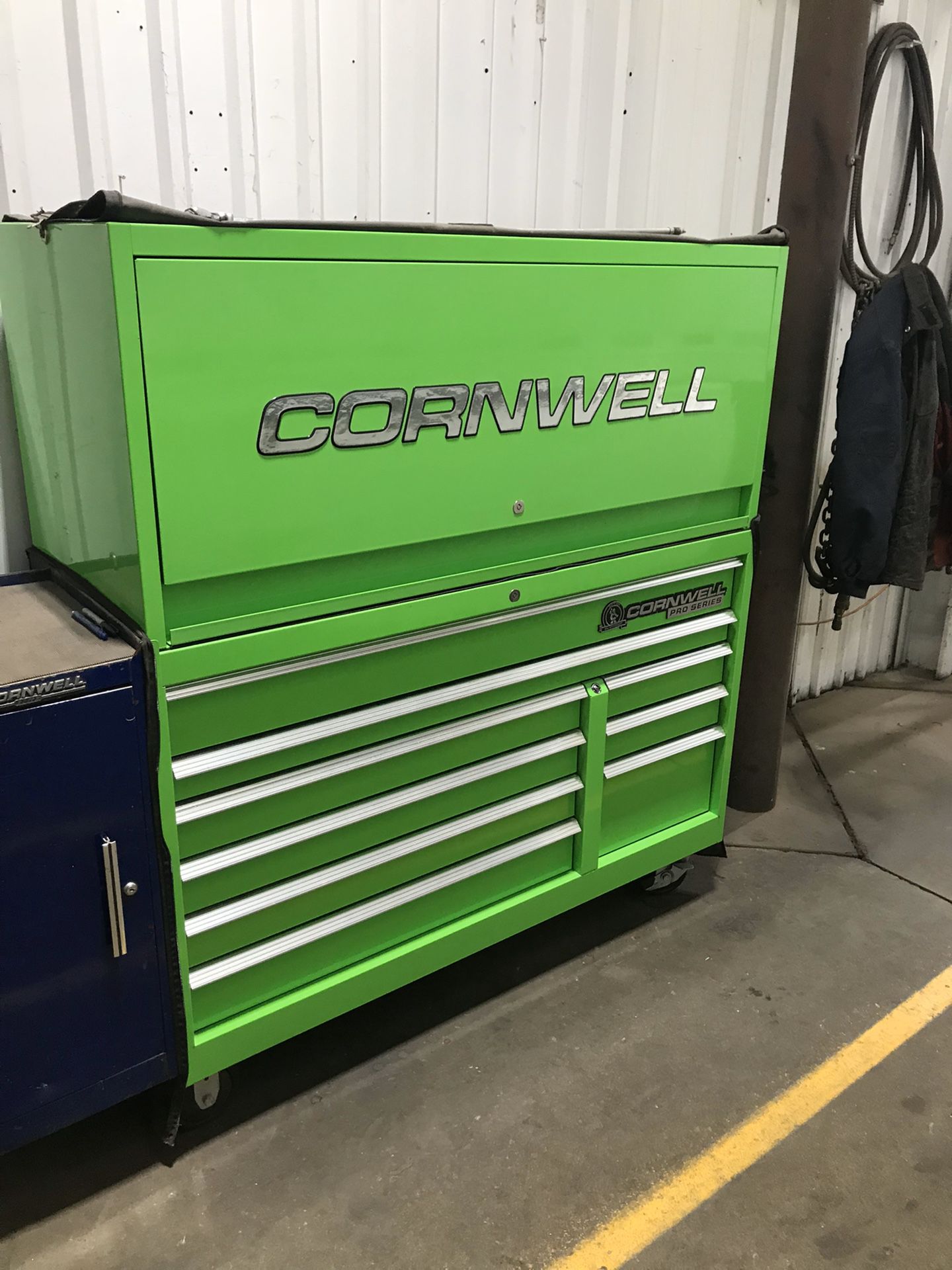 Cornwell tool box with hutch.