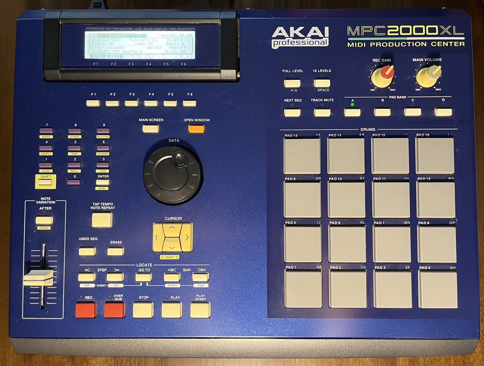 Akai MPC2000XL