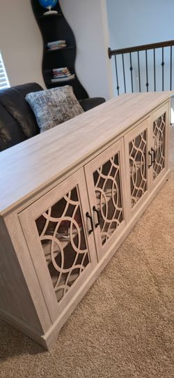 Side cabinate