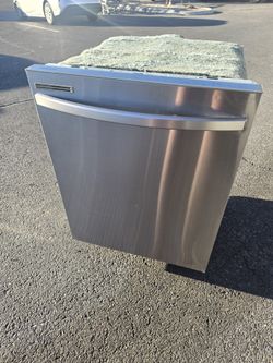 Like New - SAMSUNG 24" BUILT-IN TOP CONTROL 3RD RACK DISHWASHER IN STAINLESS STEEL 