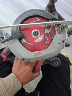 Circular saw with one 2.0 cp and xc 3.0 battery