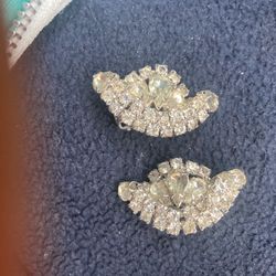 Vintage 1940 Kramer Clip On Earrings