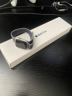 Apple Watch SE 40mm Silver Aluminum Case GPS + WiFi (FOR PARTS ONLY)
