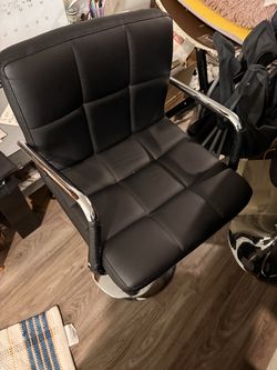 2 bar stools