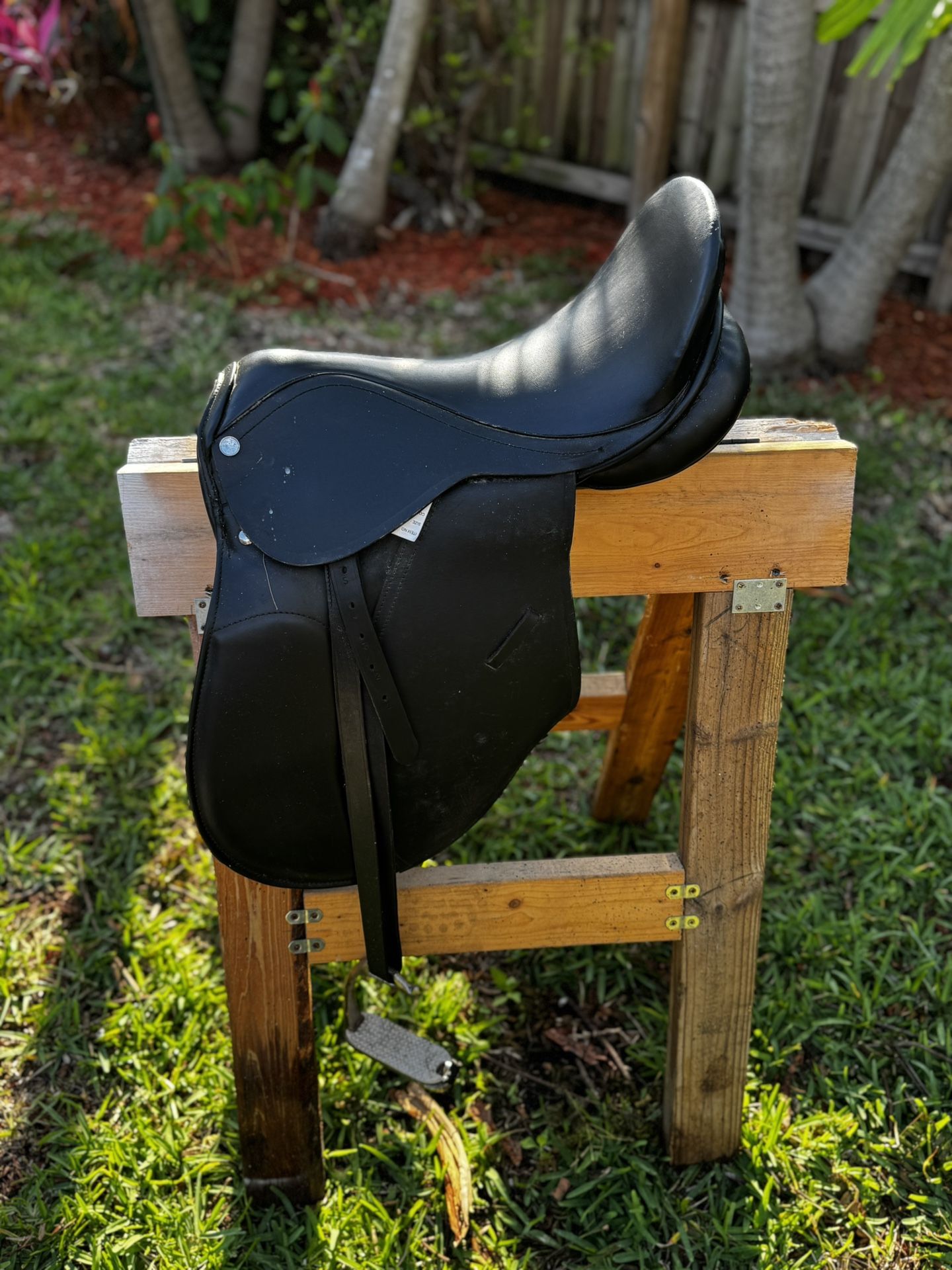 English saddle size 17