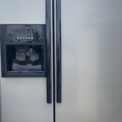 Whirlpool 2 Door Fridge 