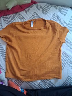 Mustard yellow cropped tee