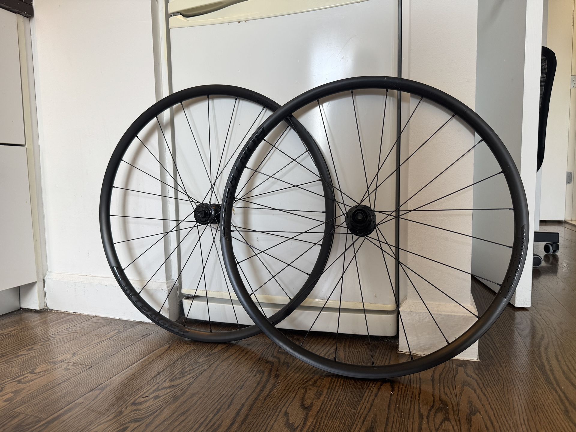 Bontrager Paradigm SL TLR road wheelset