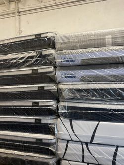 King size Mattress Pillow top new bedframe not included