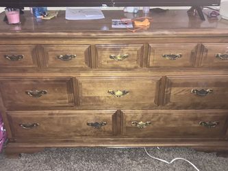 Dresser & 2 nightstands