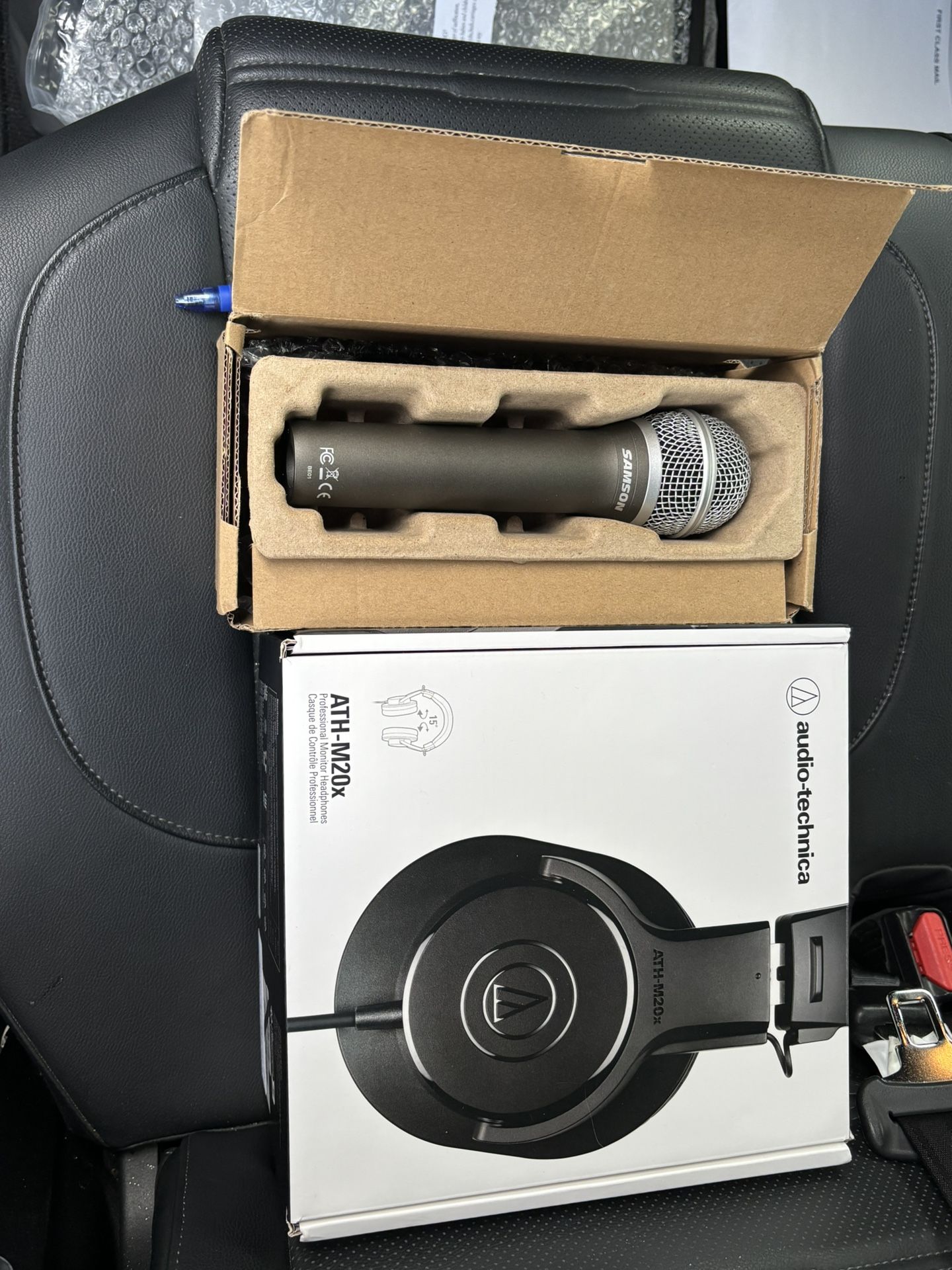 Pro monitor headphones, w/Mic- Social media