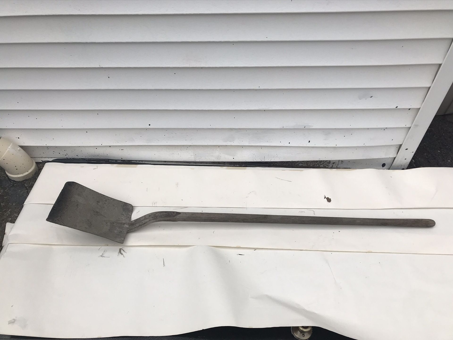 Sturdy metal shovel