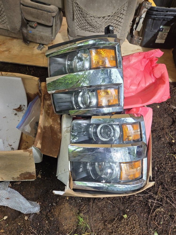 2015 Chevy Silverado 3500 Headlights