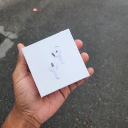     Apple AirPods 4 ANC