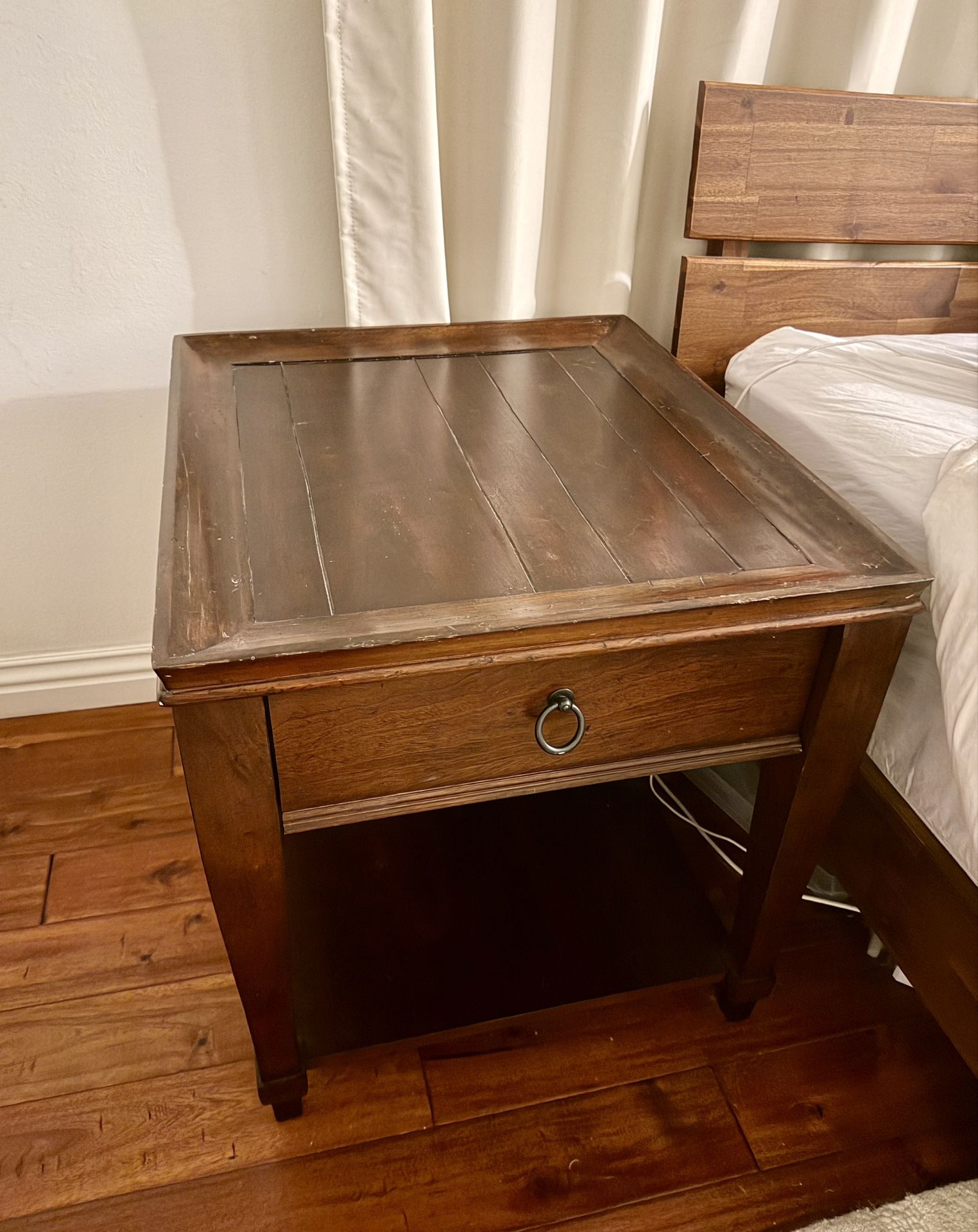 End Table w/ Drawer