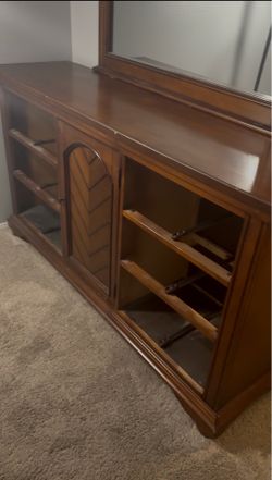 Free dresser with mirror and drawers