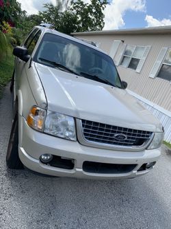 2005 Ford Explorer Limited