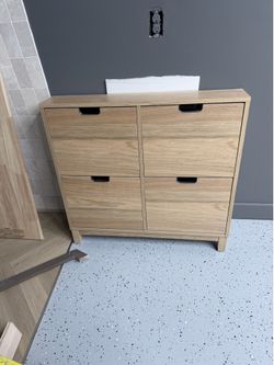Shoe cabinet