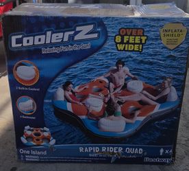Cooler Z 4 Person Island Tube with 2 built in coolers