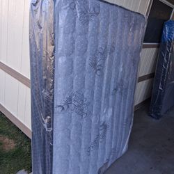 Queen  Sise  Pillow  Top  And  Box  Spring 