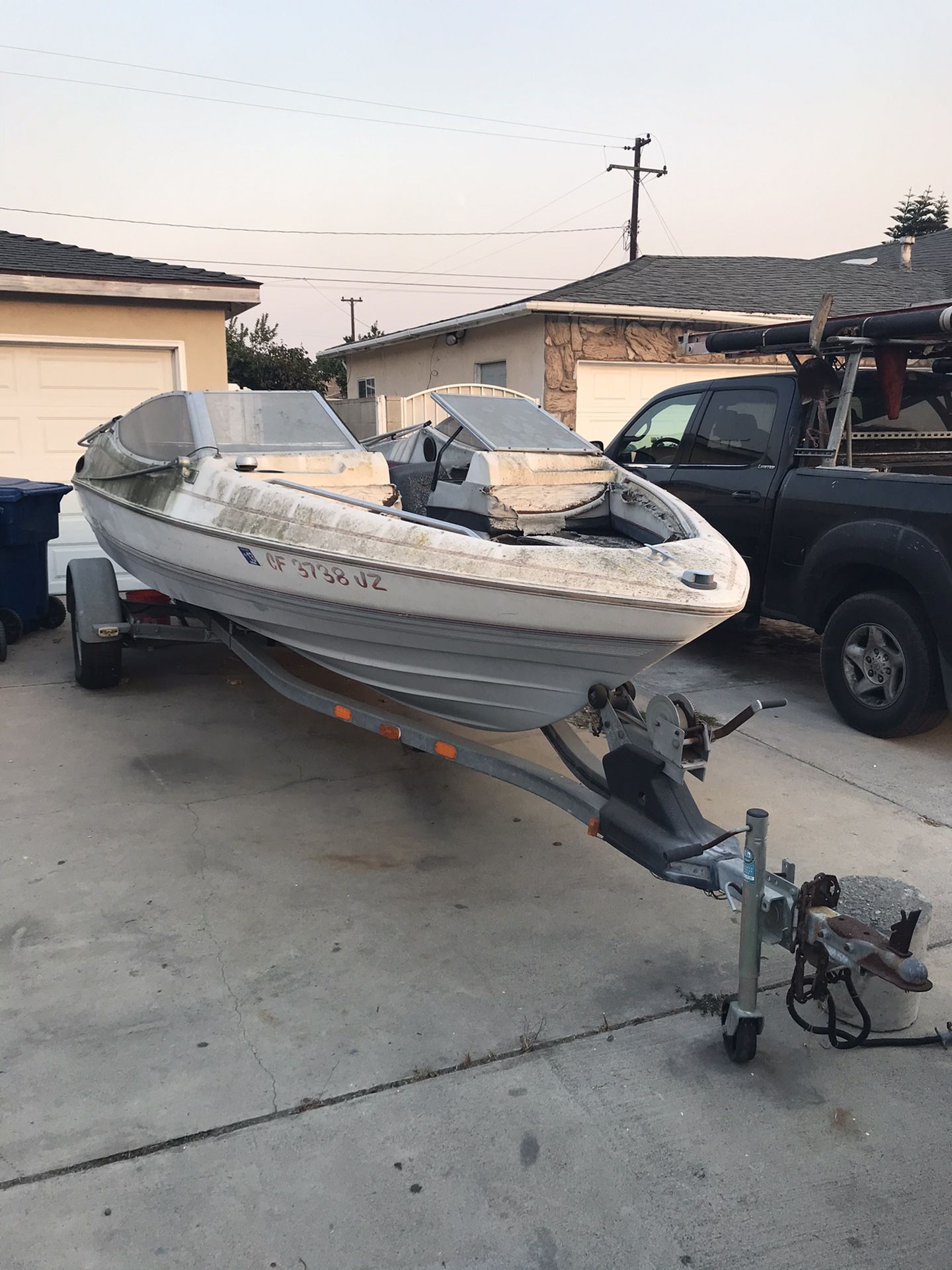 1988 19ft bay liner and trailer