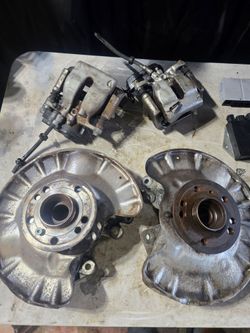 Mercedes benz rear end spindles and brakes.