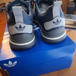 Brand New ADIDAS In Original Box Men 7 Zx700hd