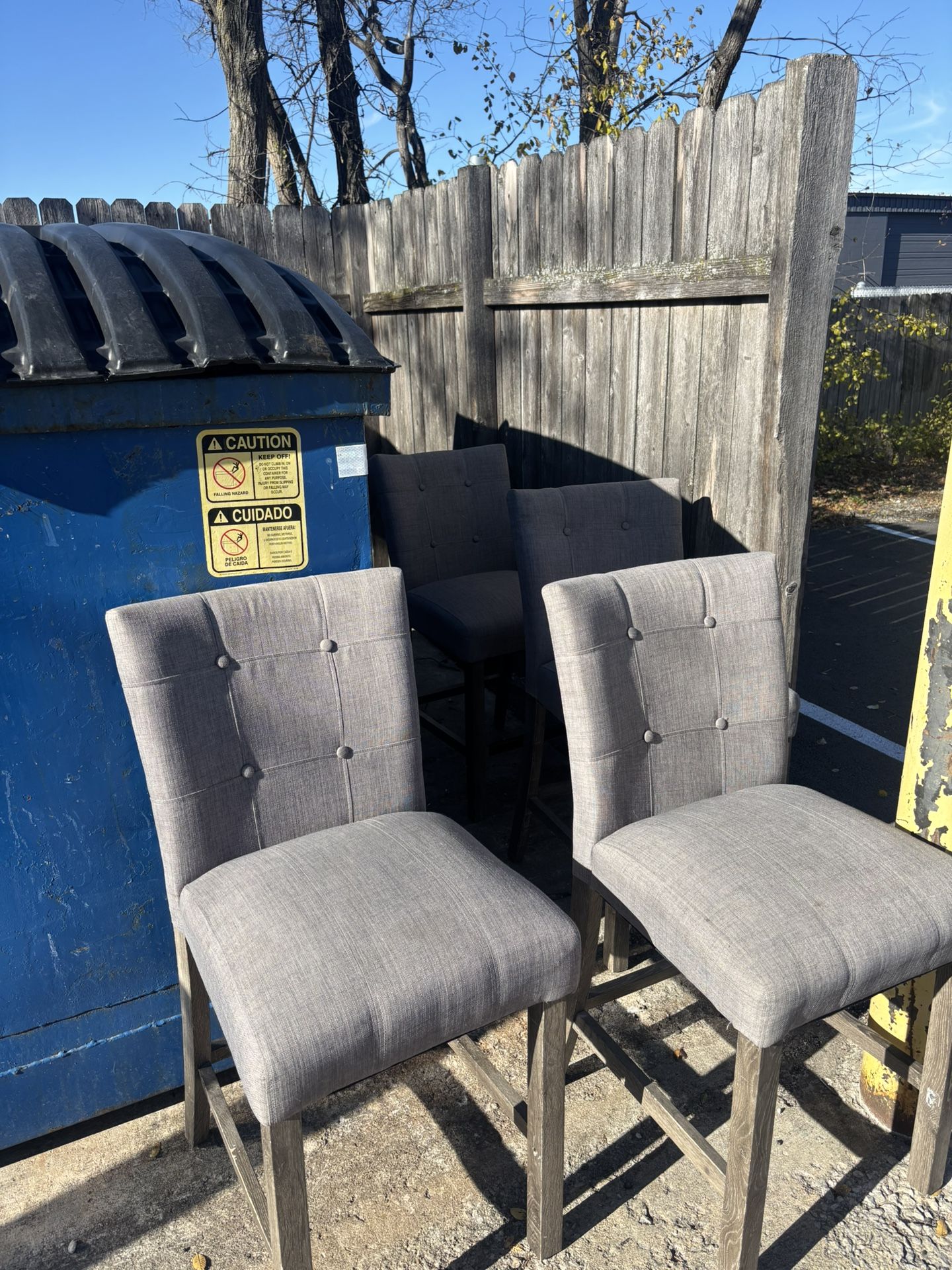 FREE CHAIRS COME SNAG EM 