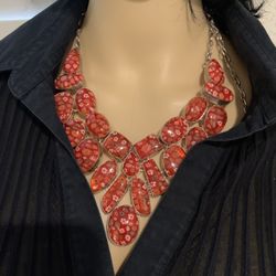 BEAUTIFUL STATEMENT NECKLACE