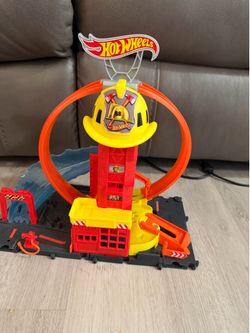 Hot Wheels City Super Loop Fire Station