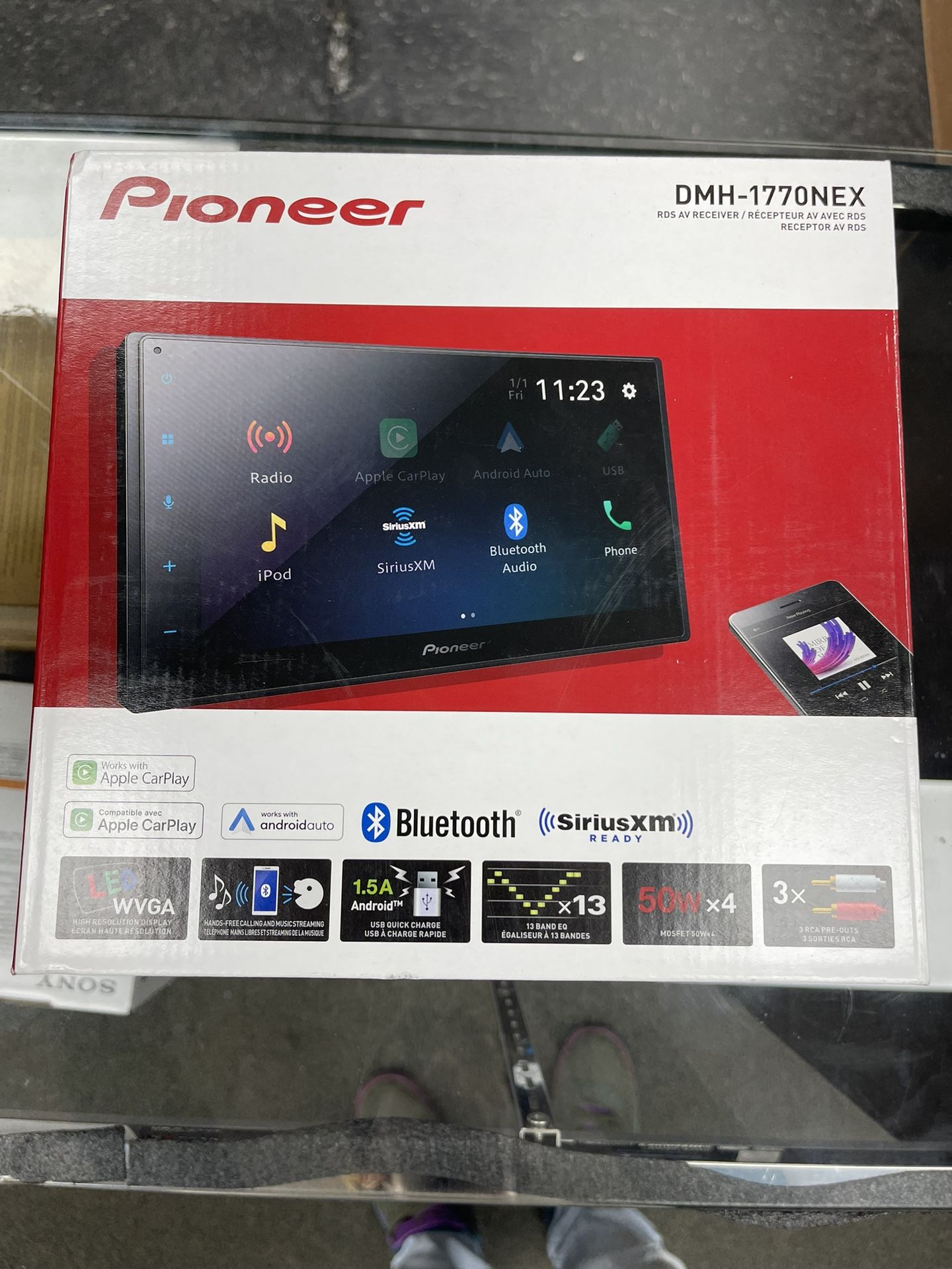 RADIO BRAND NEW WITH WARRANTY