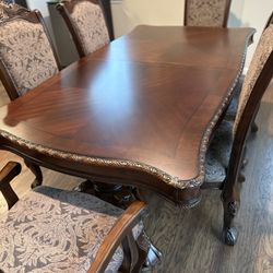Dining Room Table And 6 Chairs And Two Leaves