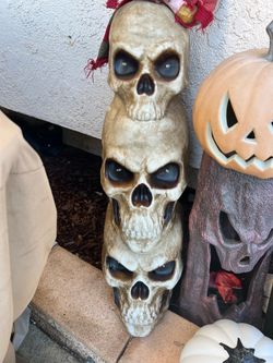 Stacked Skull Tower Halloween Decoration