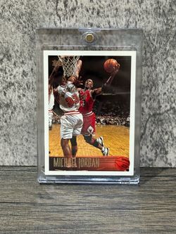 1996-97 Topps #139 Michael Jordan Chicago Bulls NBA Basketball Card Dunk