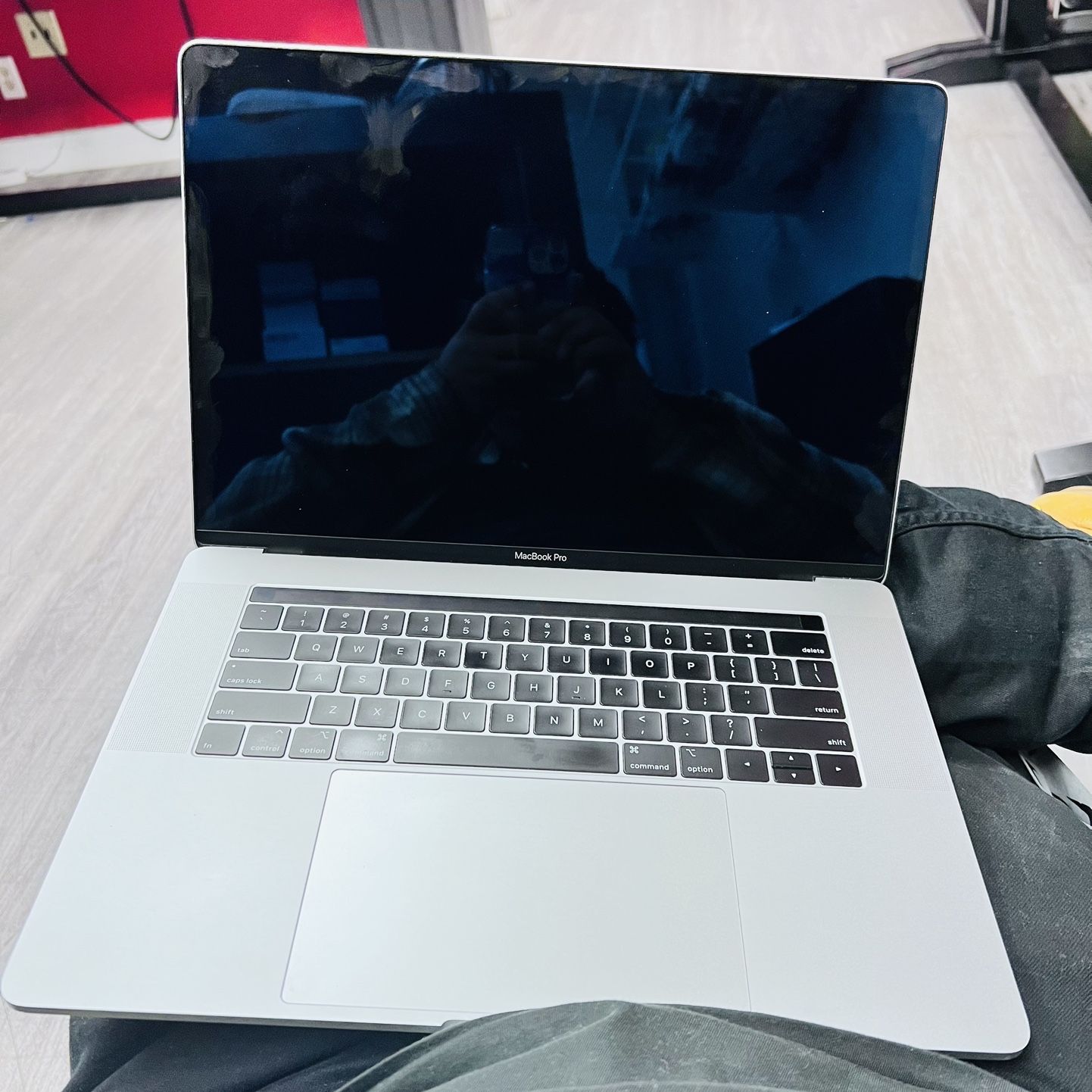 MacBook 2019 15” 16gb 256SSD $50 Down