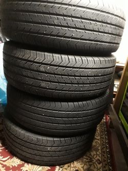 Michelin 4set tires 215/65/R16 good condition