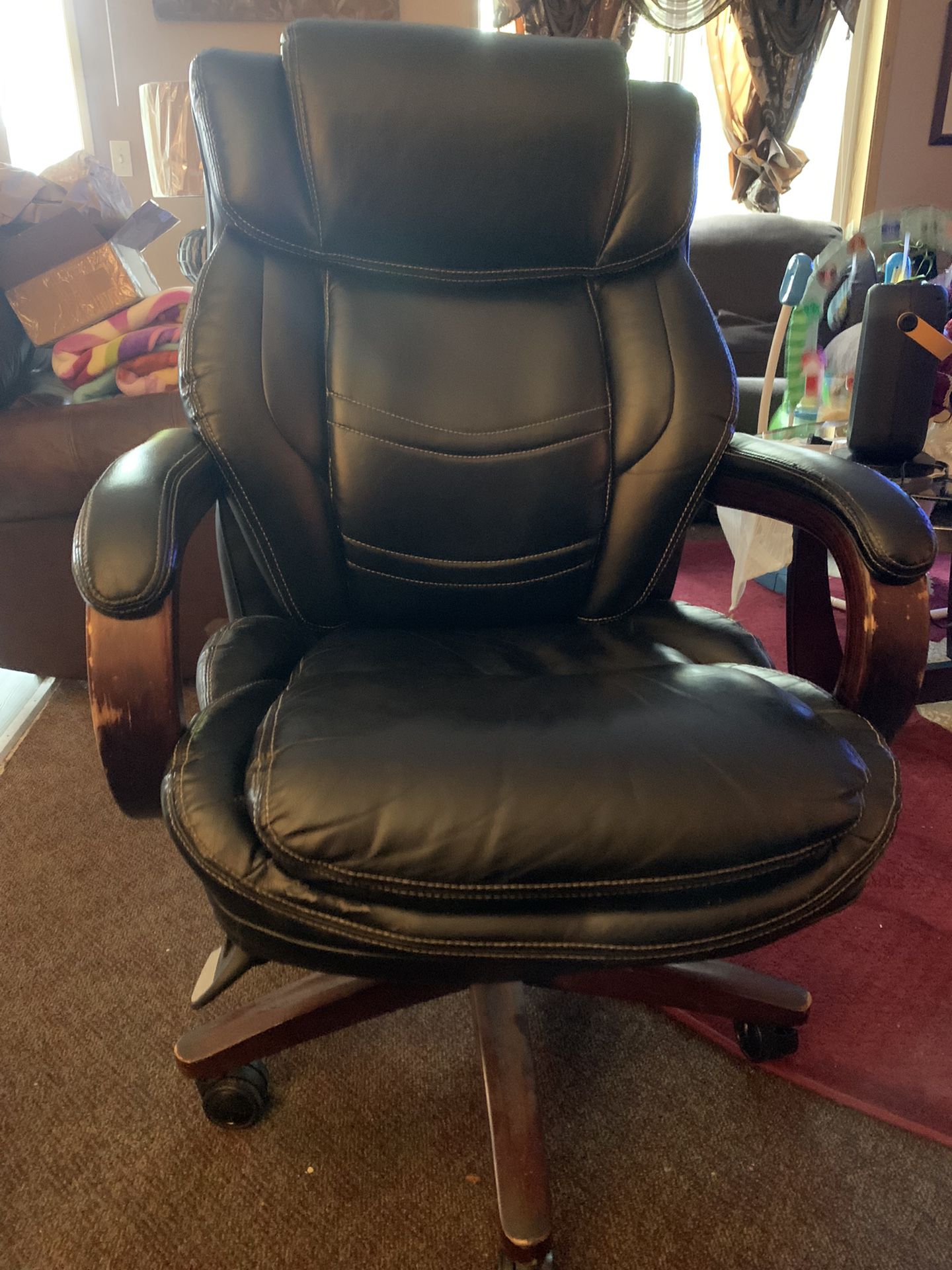 Lazyboy Black leather, rolling chair