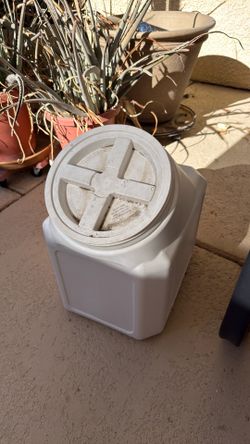 Food bin
