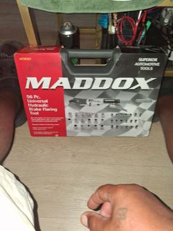 Maddox 56piece universal hydraulic  Blake flaring tool brand new never used cost 230.00$asking 80.00 for it 24 inch bolt cutters brand new asking 20.0