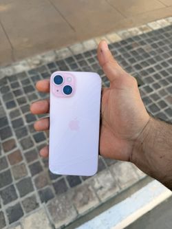 iPhone 15 Pink