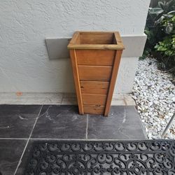 TALL WOODEN PLANTER. 20IN HI 15IN SQUARE 