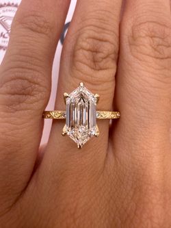 2.06 carat D VVS1 hexagon lab diamond engraved band