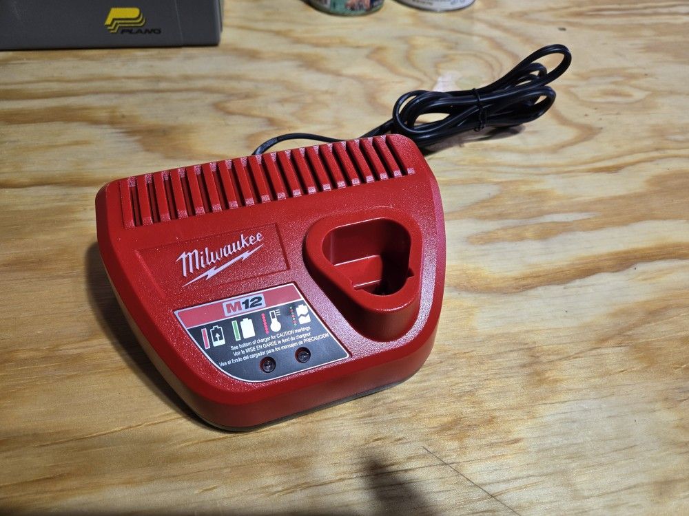 Milwaukee M12 Charger